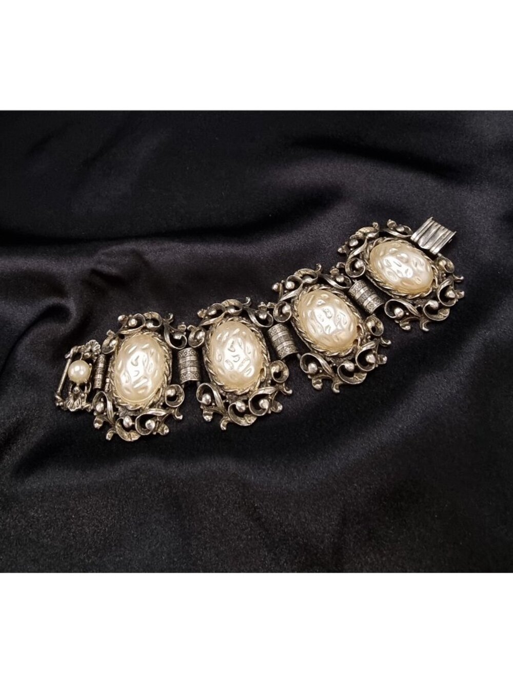 Vintage 1950s Chunky Faux Baroque Pearl Bracele